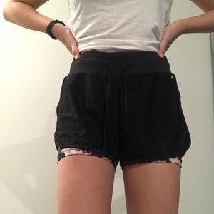 LAYERED+PATTERNED SPORTS SHORTS